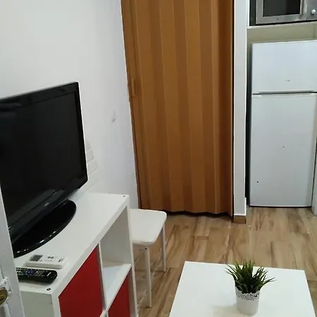 Estudio Cerca Del Carrefour Rosaleda Apartment
