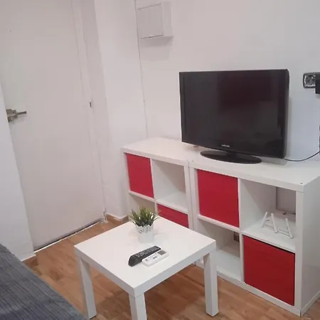 Estudio Cerca Del Carrefour Rosaleda Apartment