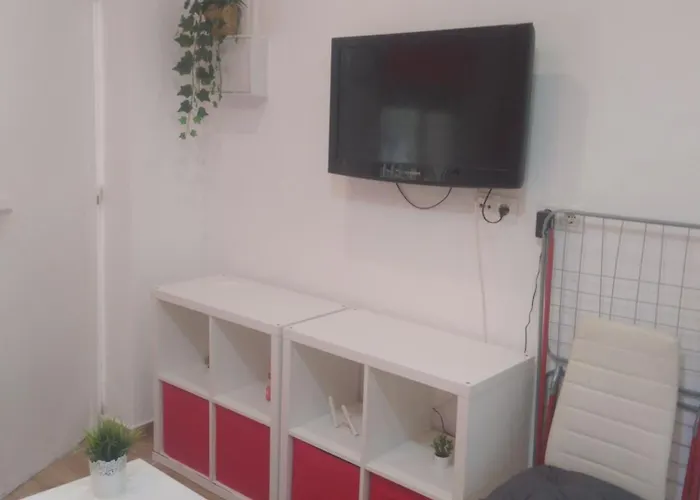 Estudio Cerca Del Carrefour Rosaleda דירה *